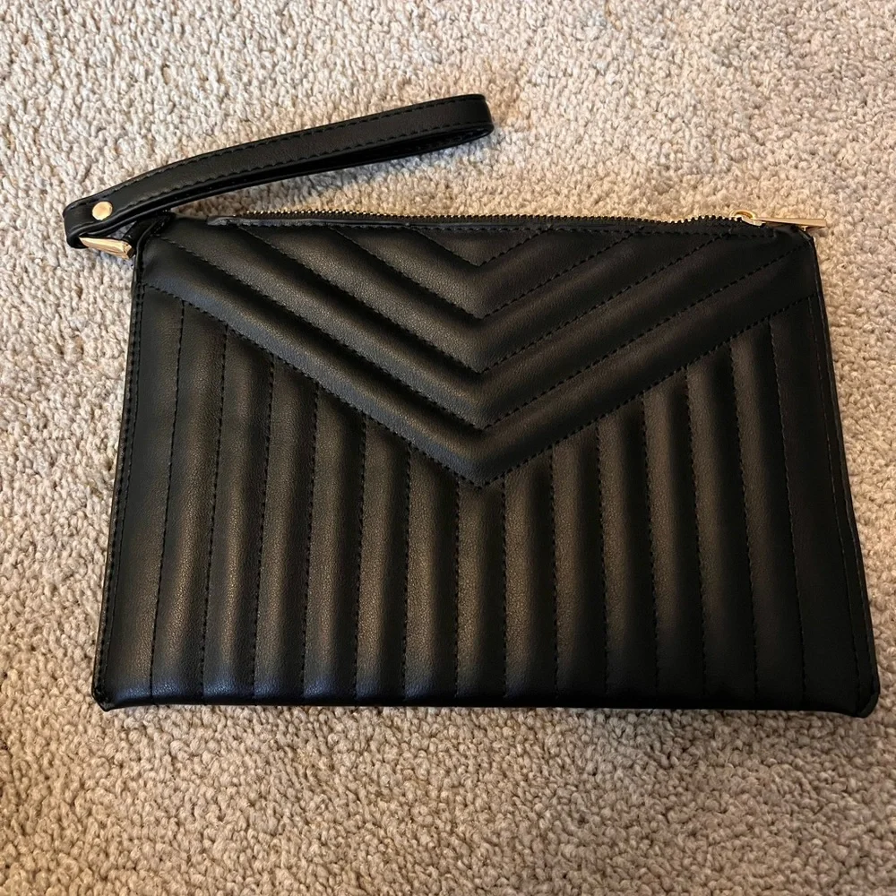 🆕 A NEW DAY Black Chevron Wristlet Clutch size